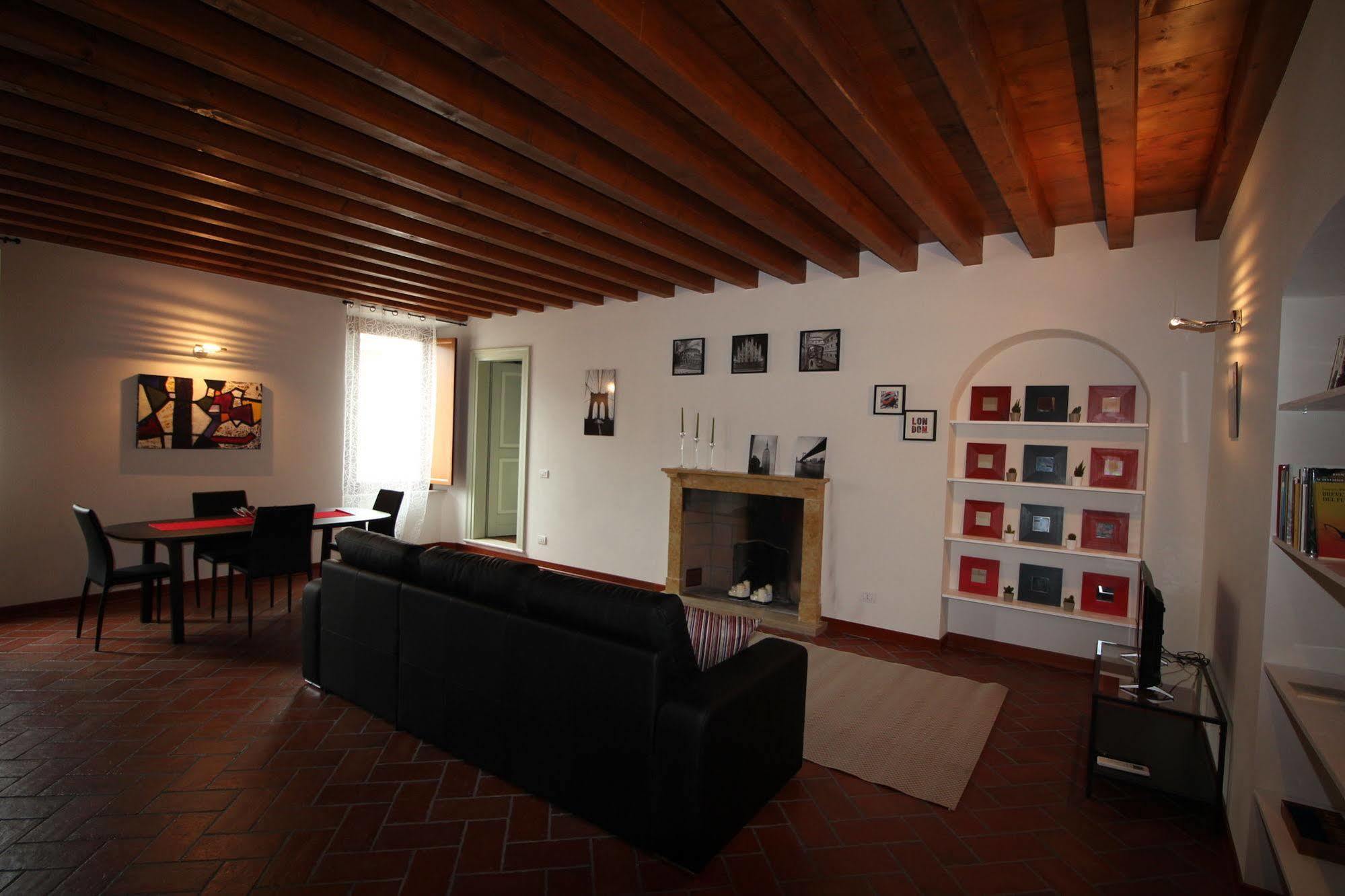 Eleganti Dimore Brescia Bagian luar foto