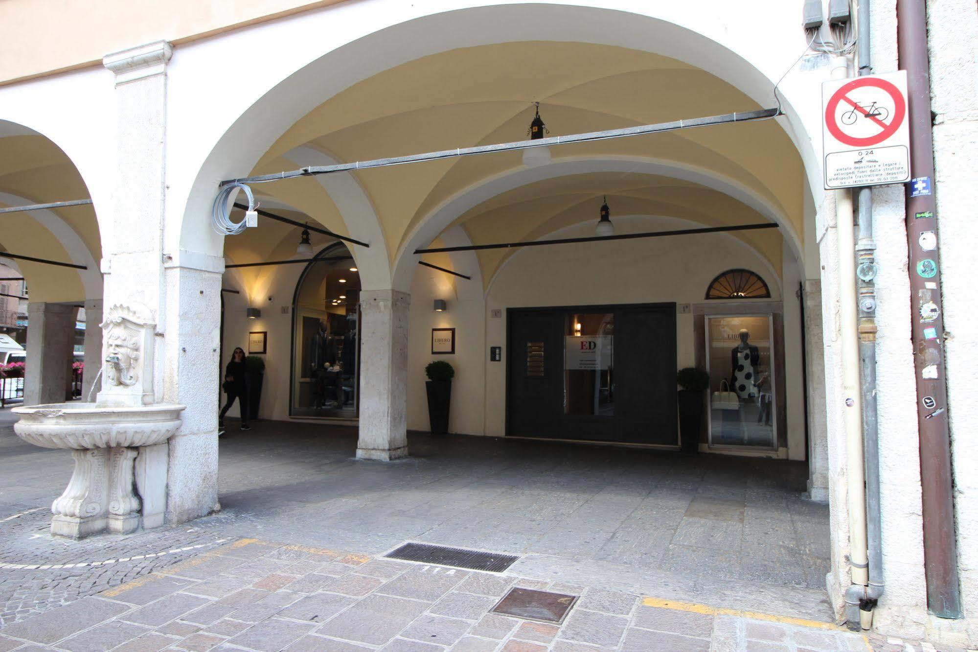 Eleganti Dimore Brescia Bagian luar foto